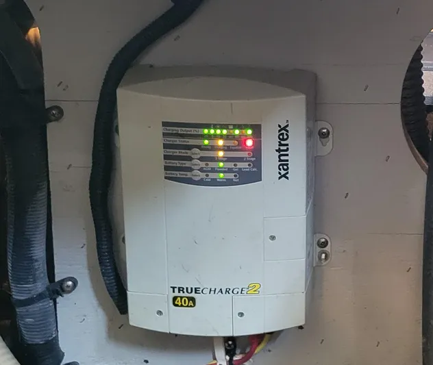 'perrydise' Yacht Photos Pics Xantrex TrueCharge2 40A battery charger in a 2007 Meridian 341 Sedan