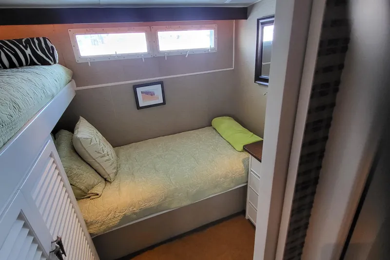 Savoy Yacht Photos Pics Cozy cabin interior of 1970 Chris-Craft Commander with bunk beds and nautical decor.