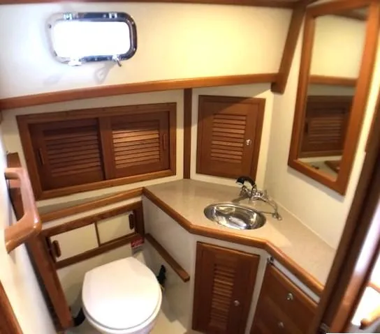 Scarlet B Yacht Photos Pics Fwd head