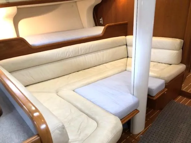 Scarlet B Yacht Photos Pics Port salon settee-sleeper