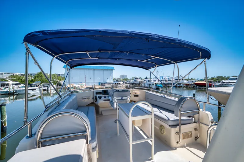 Recess Yacht Photos Pics 