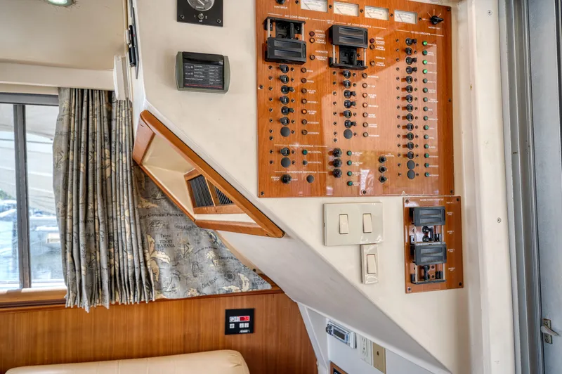 Recess Yacht Photos Pics 