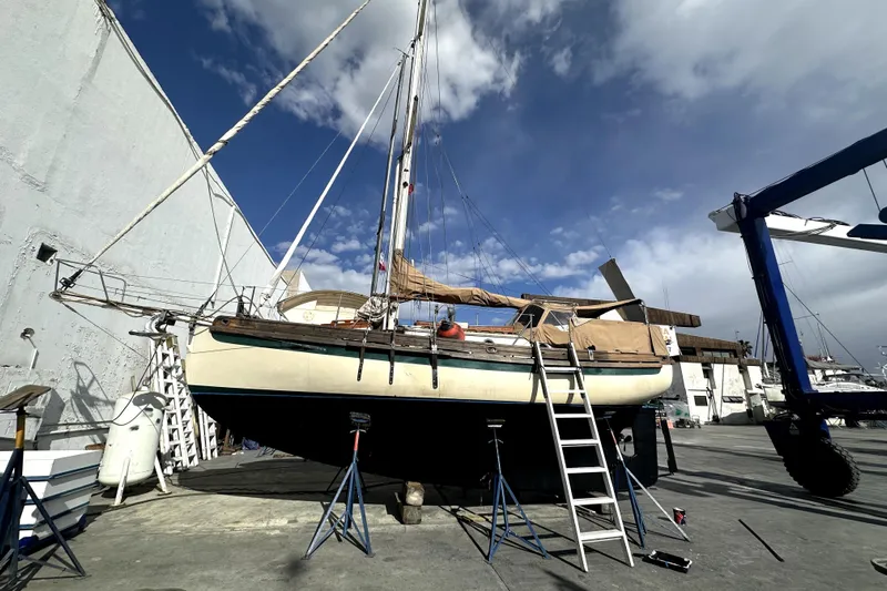 Solimar Yacht Photos Pics Bristol Channel Cutter 28 sailboat on dry dock, 2000 model by Sam L. Morse.
