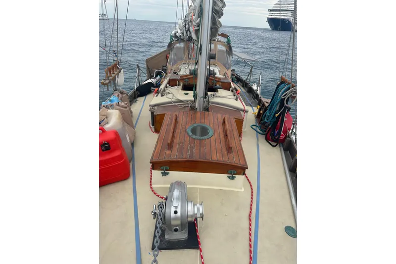 Solimar Yacht Photos Pics 2000 Sam L. Morse Bristol Channel Cutter 28 sailboat deck with ocean view.