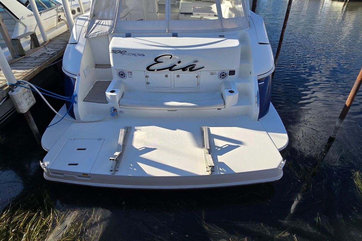 2005 Cruisers Yachts 52 