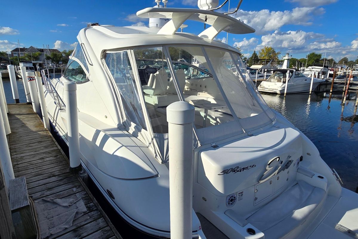 2005 Cruisers Yachts 52 