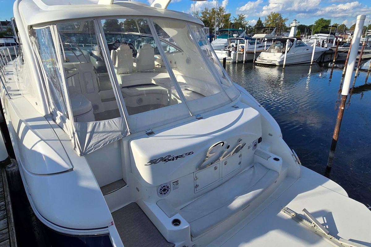 2005 Cruisers Yachts 52 