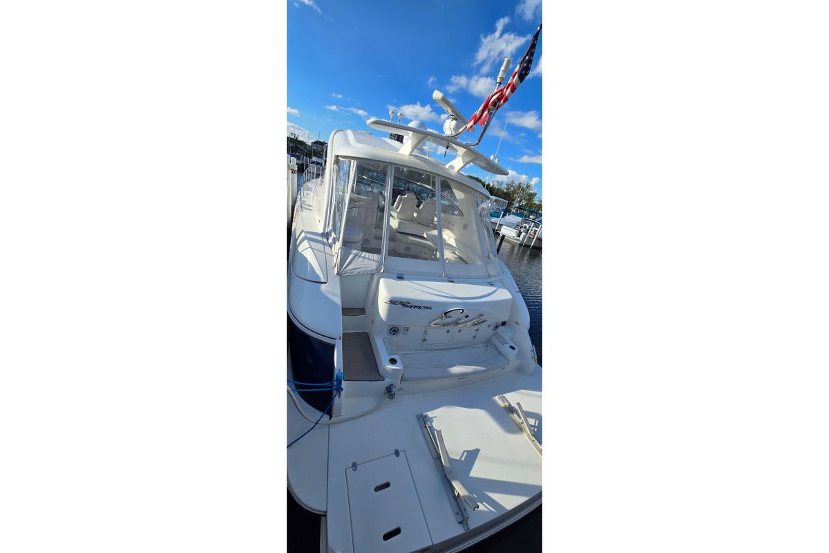 2005 Cruisers Yachts 52 