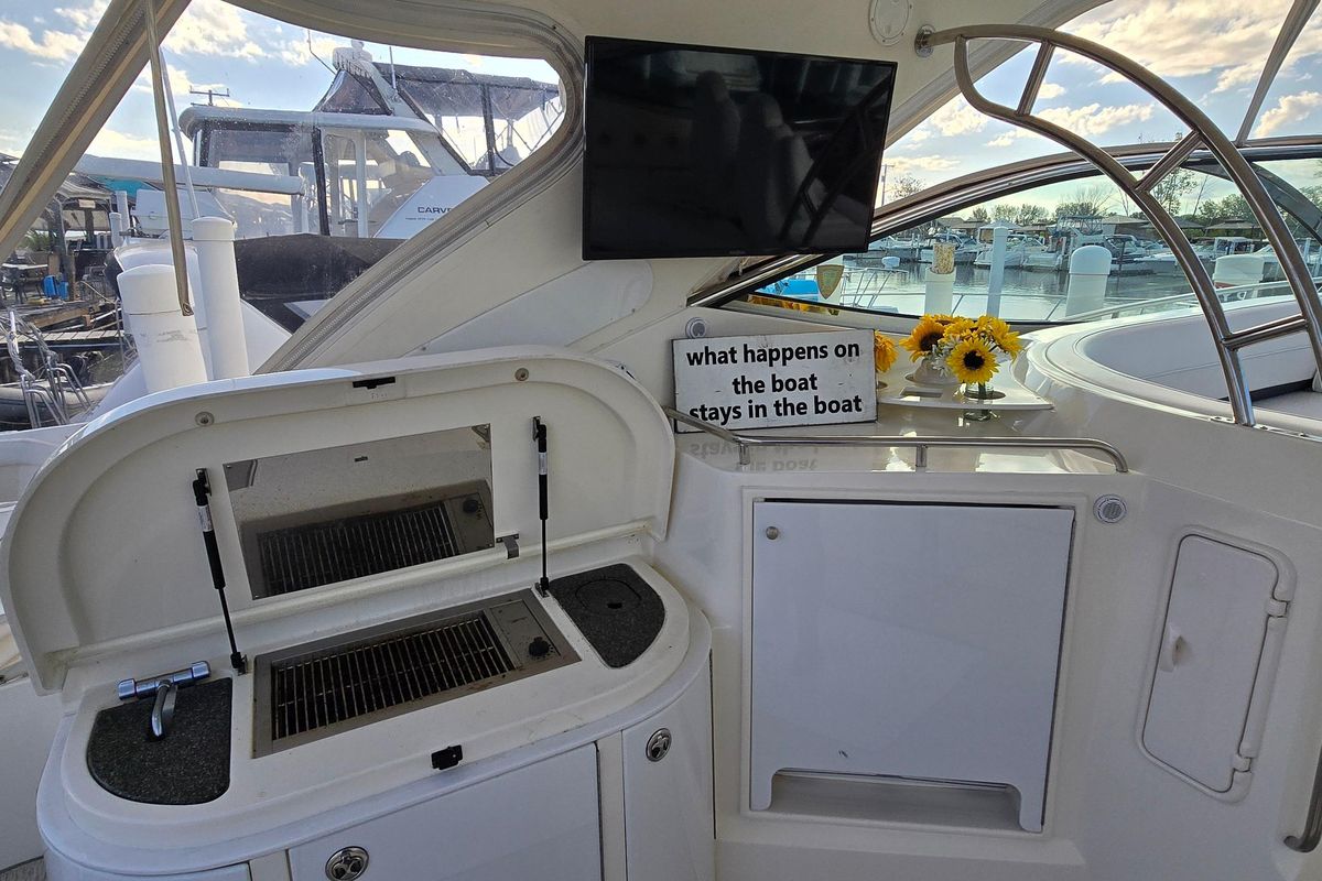 2005 Cruisers Yachts 52 