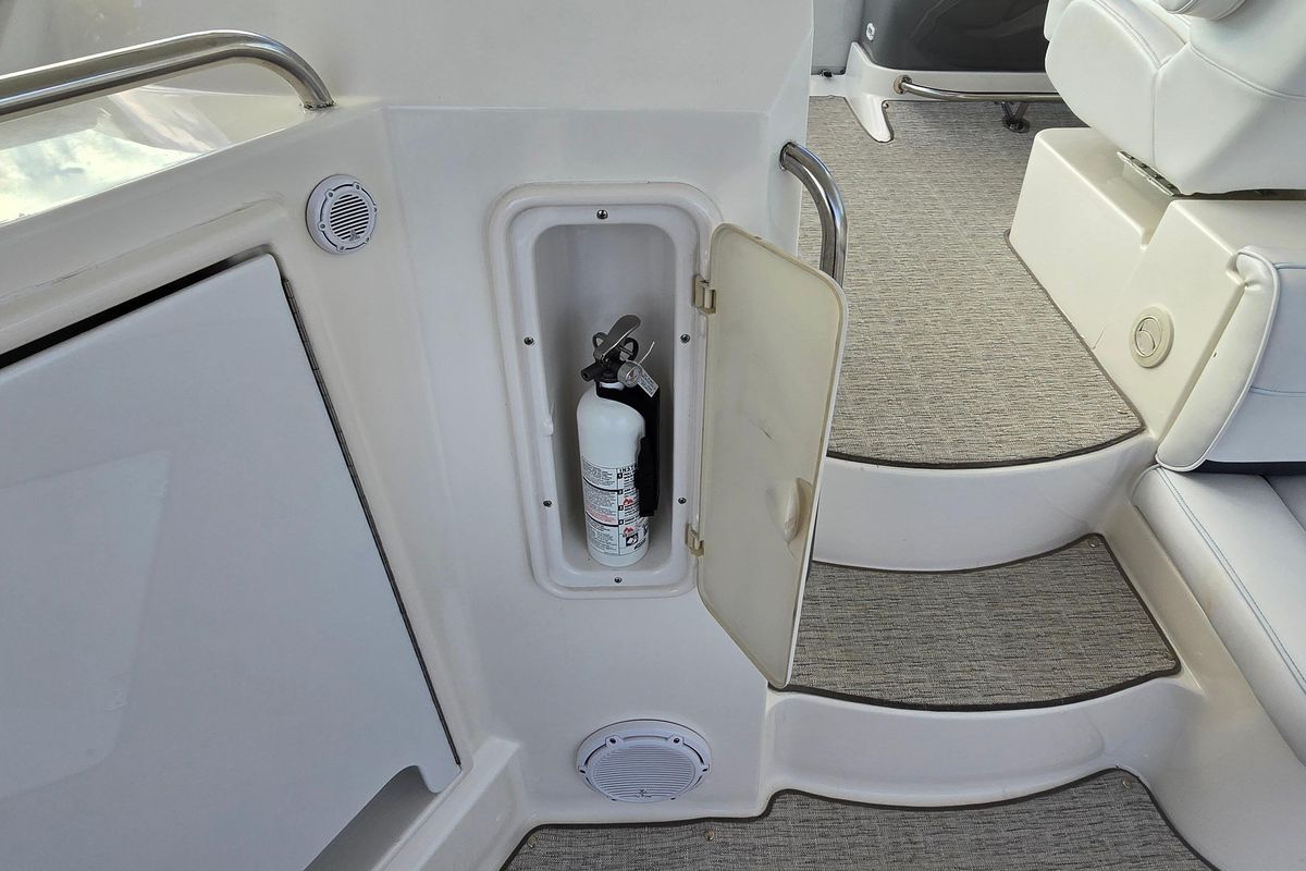 2005 Cruisers Yachts 52 