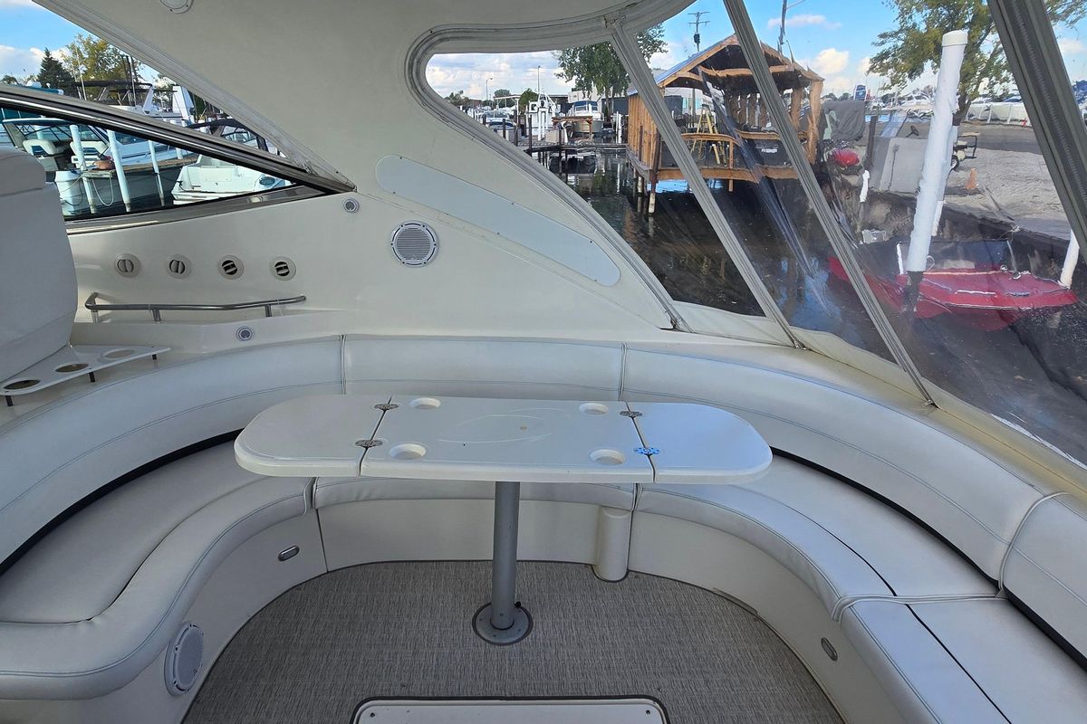 2005 Cruisers Yachts 52 
