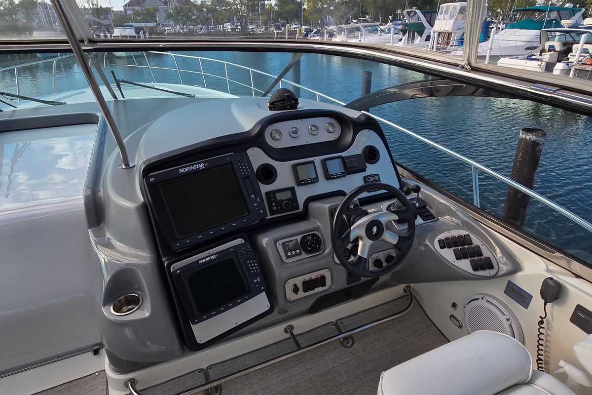 2005 Cruisers Yachts 52 
