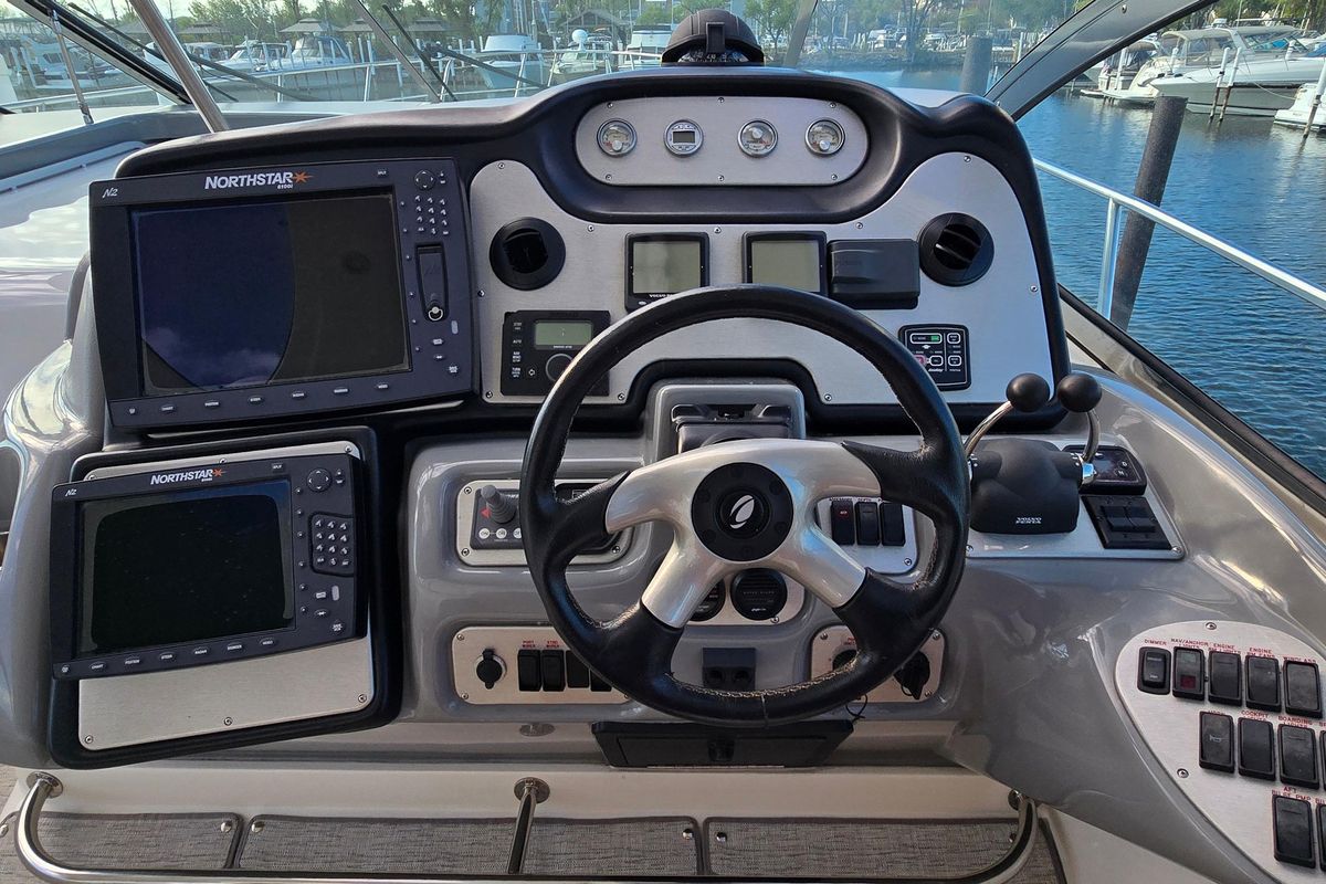 2005 Cruisers Yachts 52 