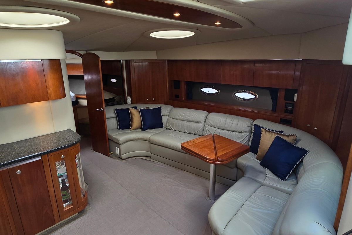 2005 Cruisers Yachts 52 