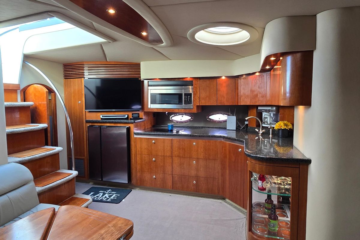 2005 Cruisers Yachts 52 