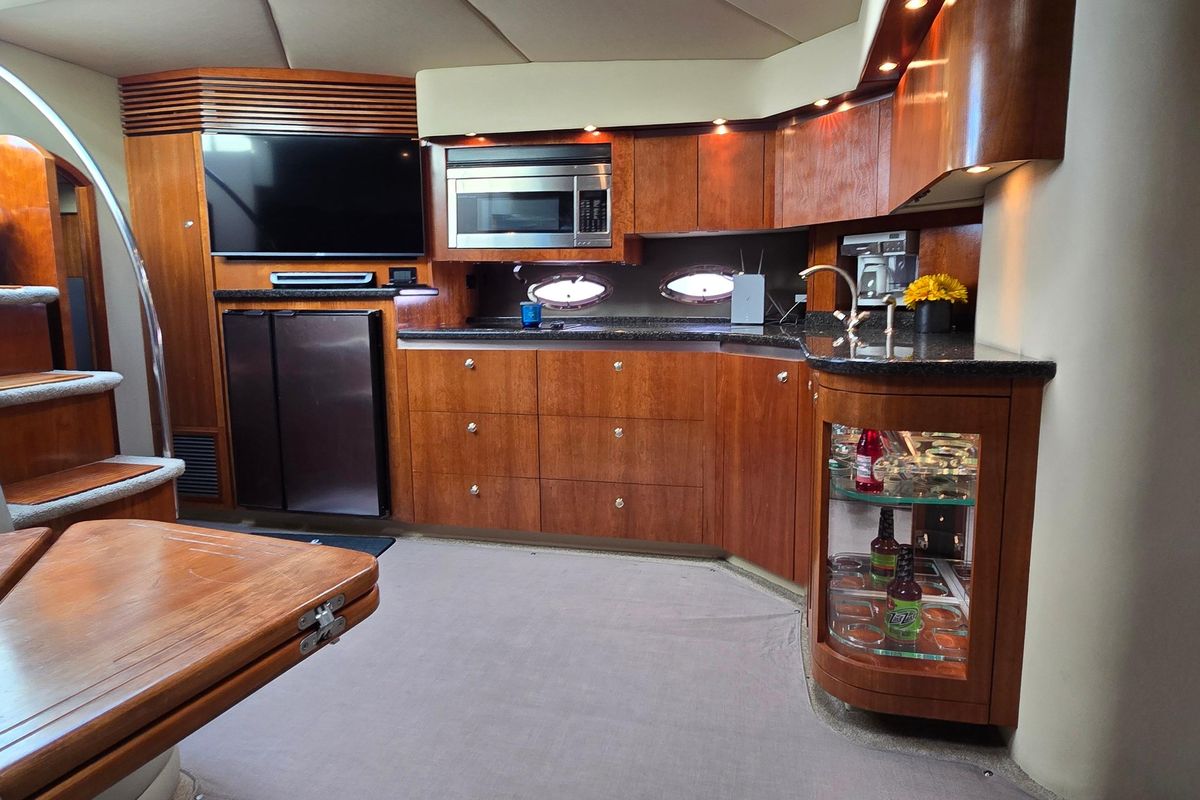 2005 Cruisers Yachts 52 