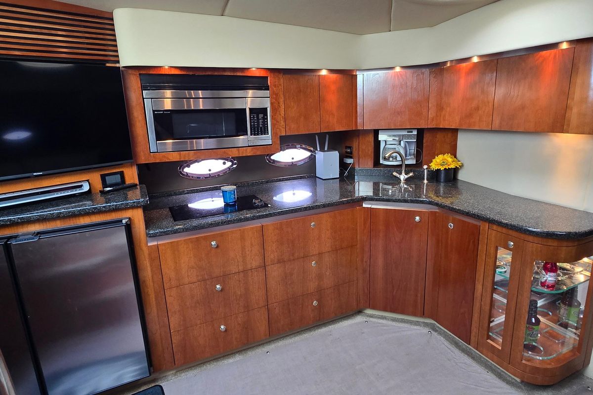 2005 Cruisers Yachts 52 