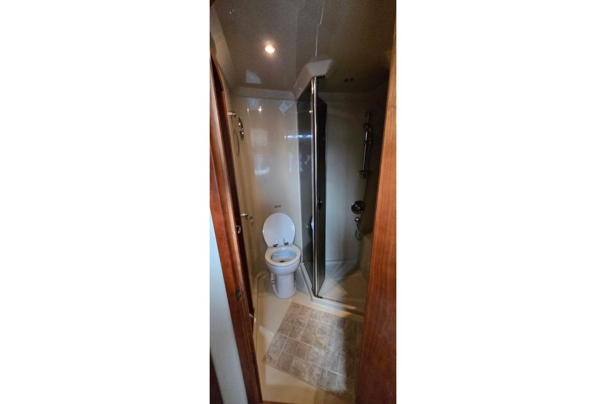 2005 Cruisers Yachts 52 