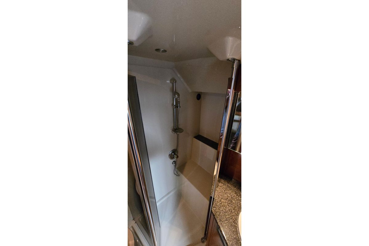 2005 Cruisers Yachts 52 