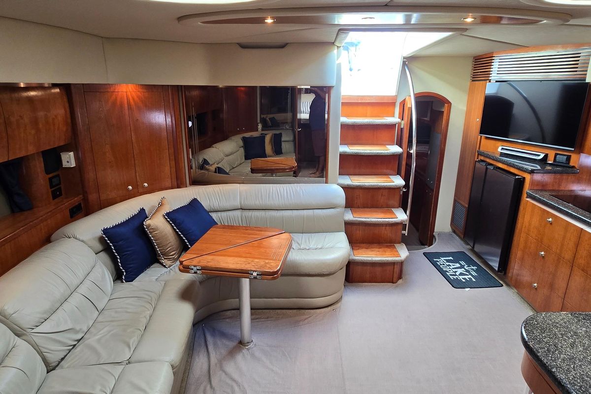 2005 Cruisers Yachts 52 