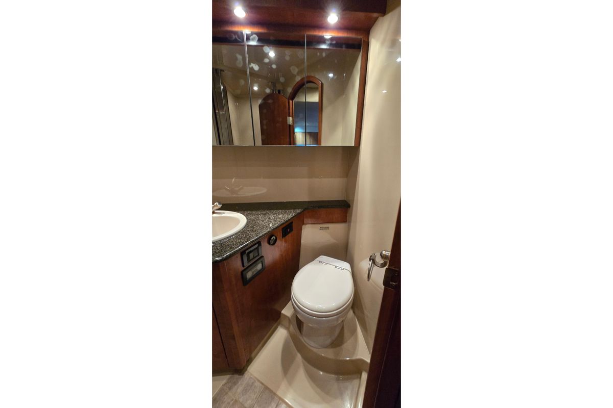 2005 Cruisers Yachts 52 