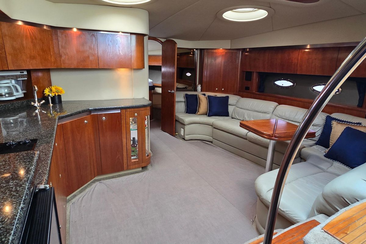 2005 Cruisers Yachts 52 