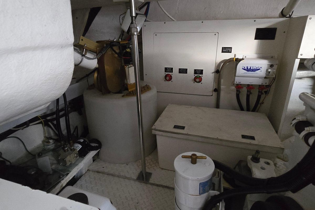 2005 Cruisers Yachts 52 