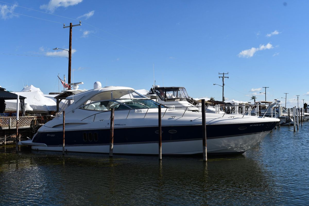 2005 Cruisers Yachts 50 