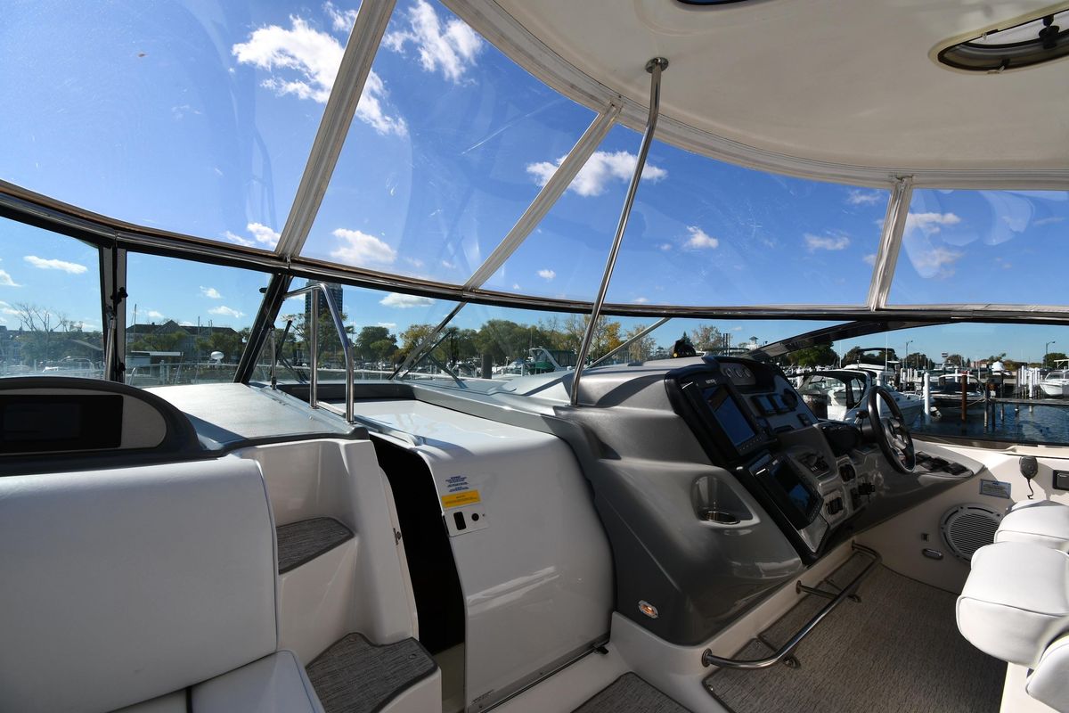 2005 Cruisers Yachts 50 