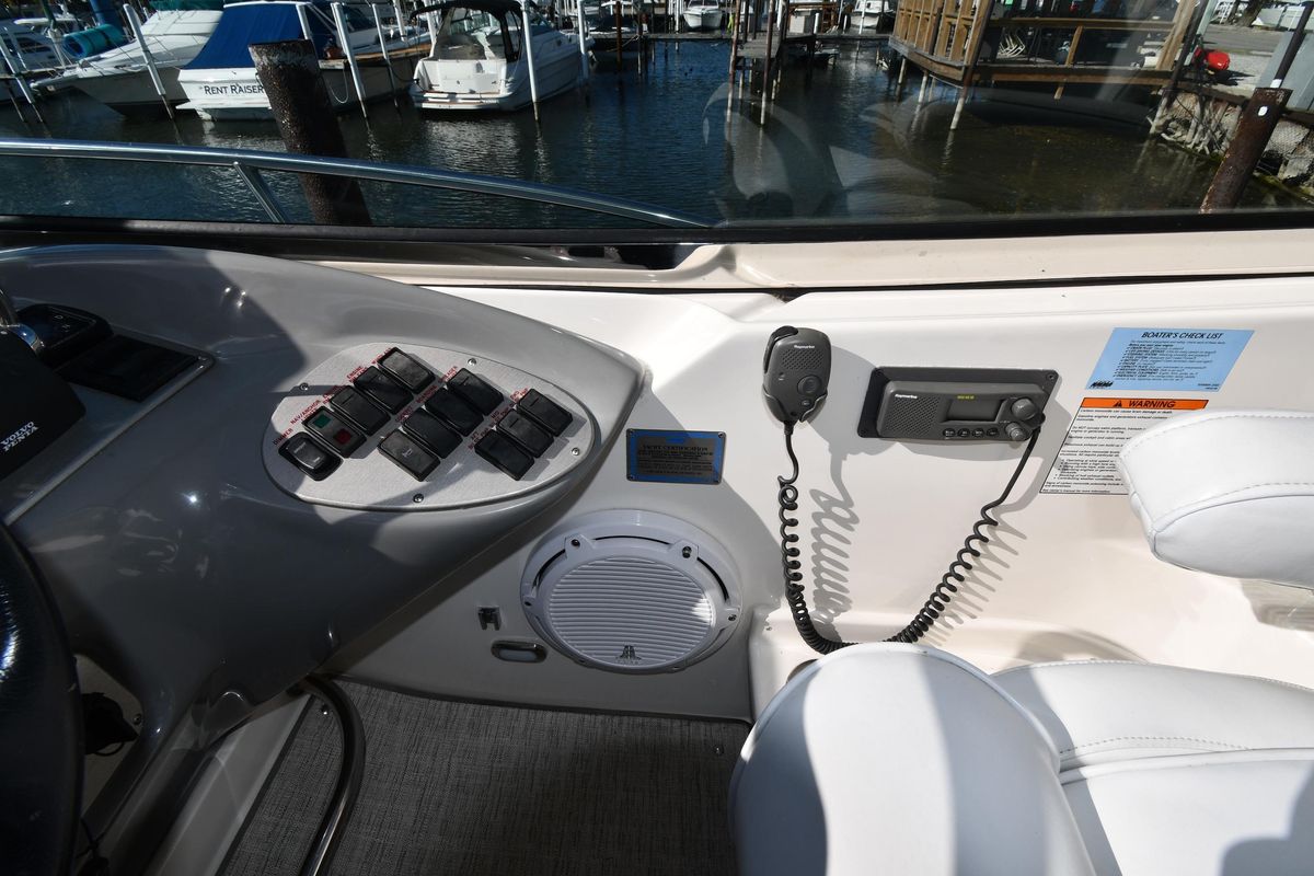 2005 Cruisers Yachts 50 