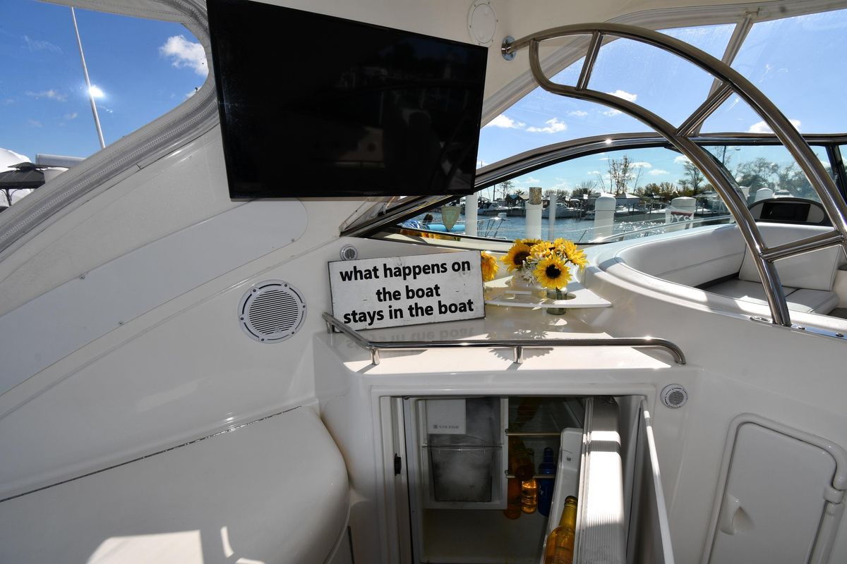 2005 Cruisers Yachts 50 