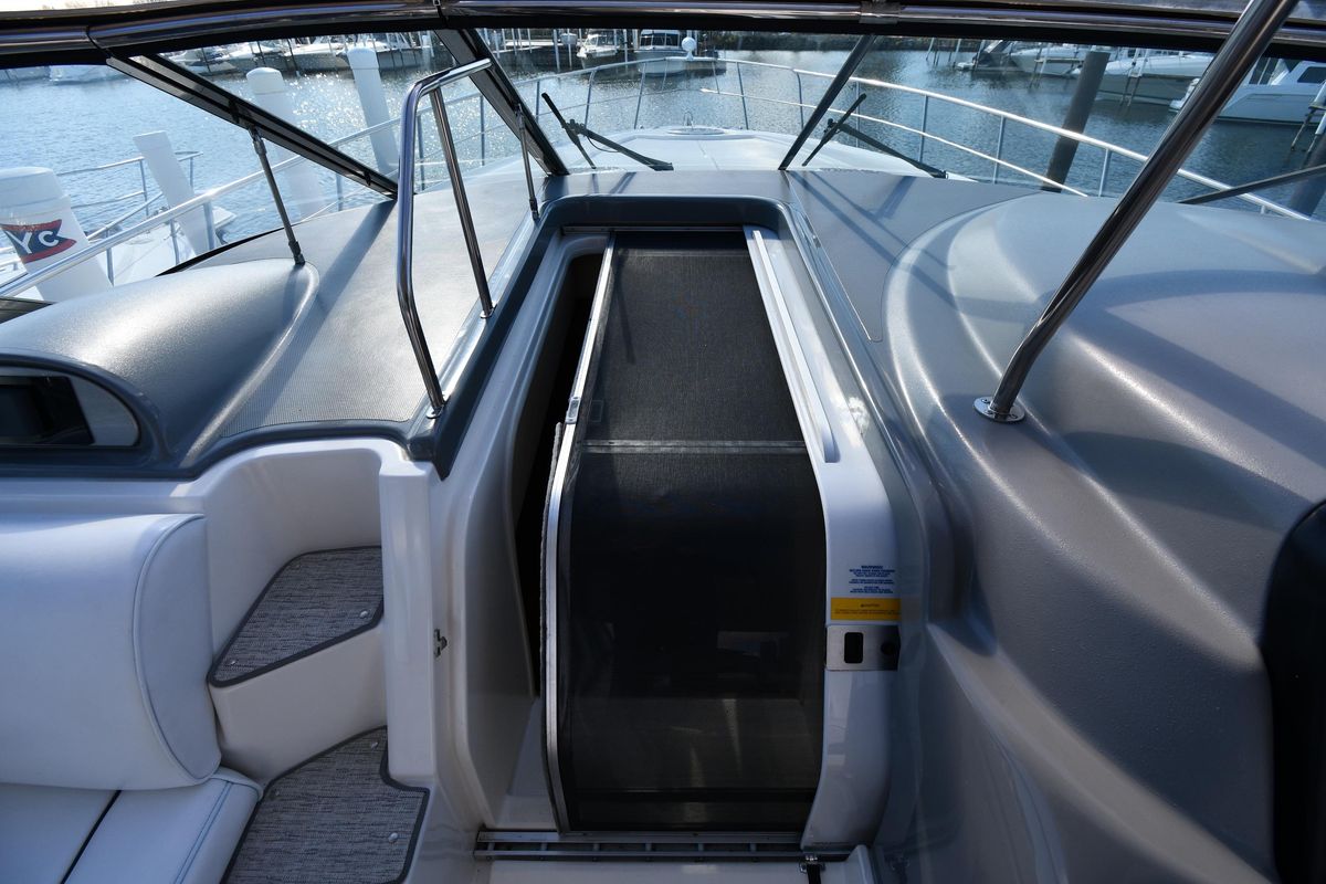 2005 Cruisers Yachts 50 