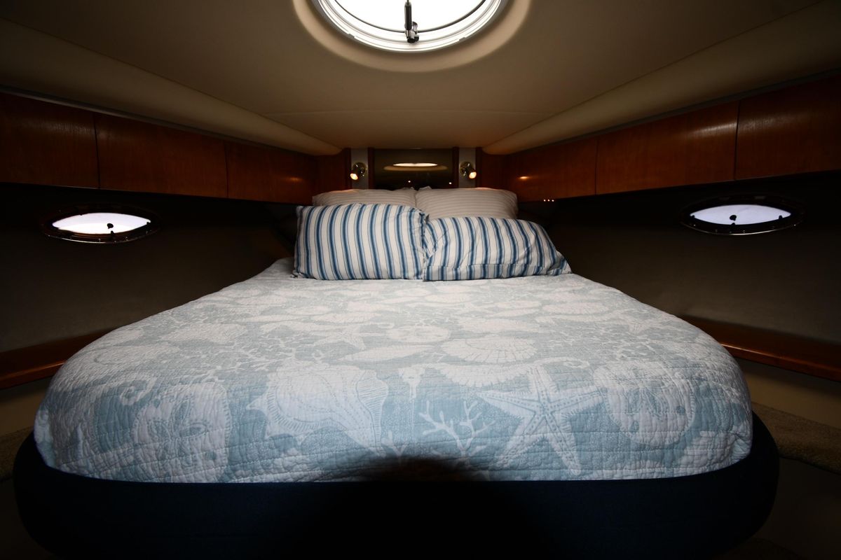 2005 Cruisers Yachts 50 