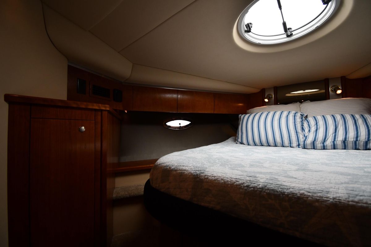 2005 Cruisers Yachts 50 