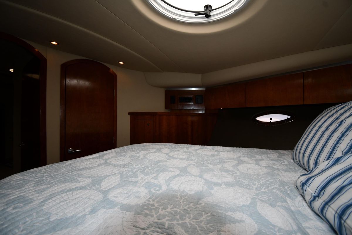 2005 Cruisers Yachts 50 