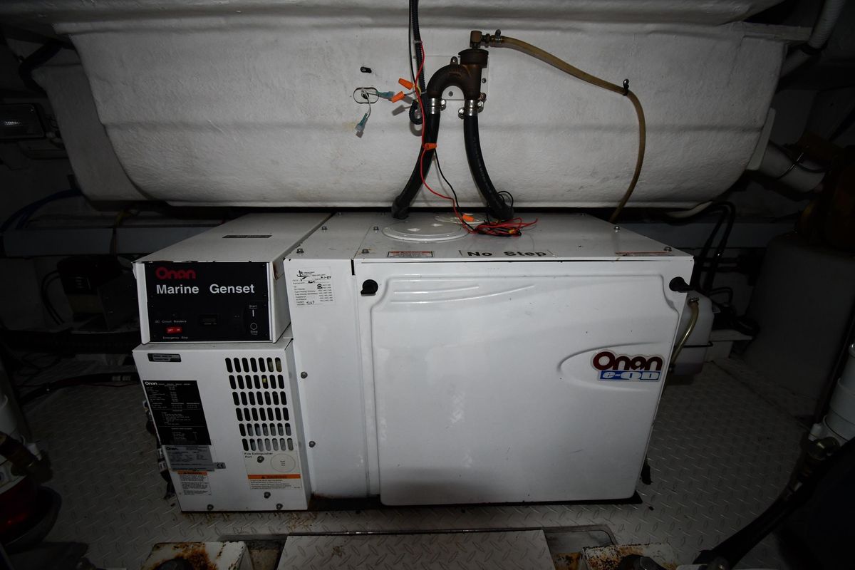 2005 Cruisers Yachts 50 