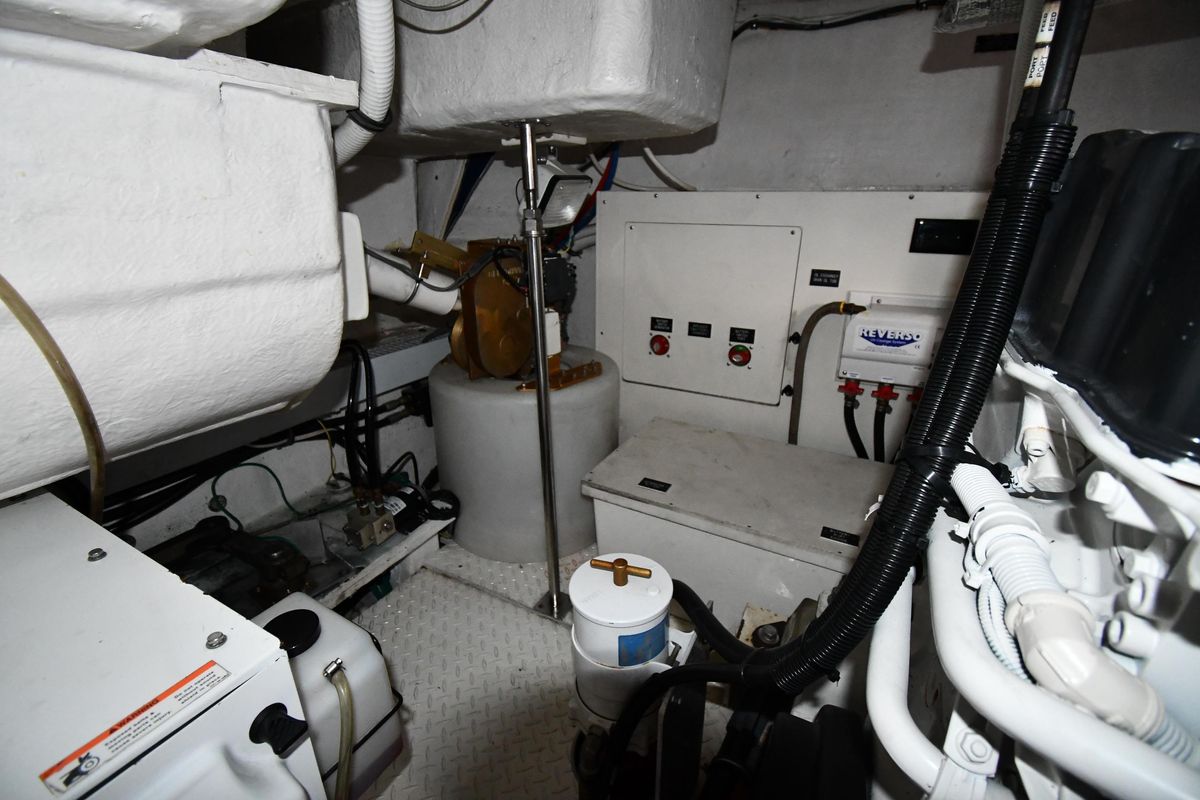 2005 Cruisers Yachts 50 