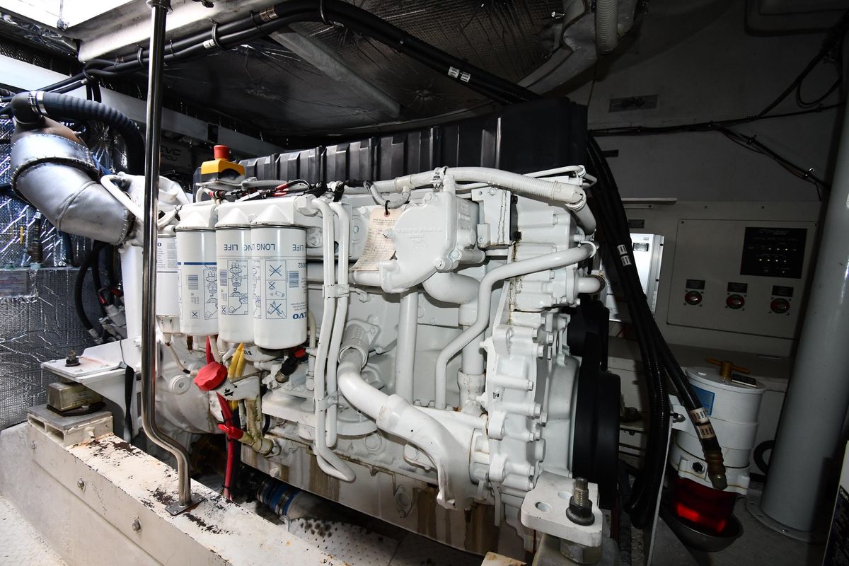 2005 Cruisers Yachts 50 