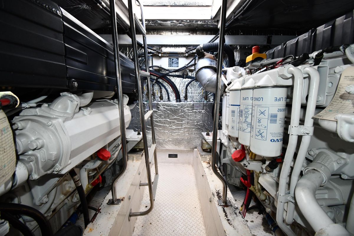 2005 Cruisers Yachts 50 