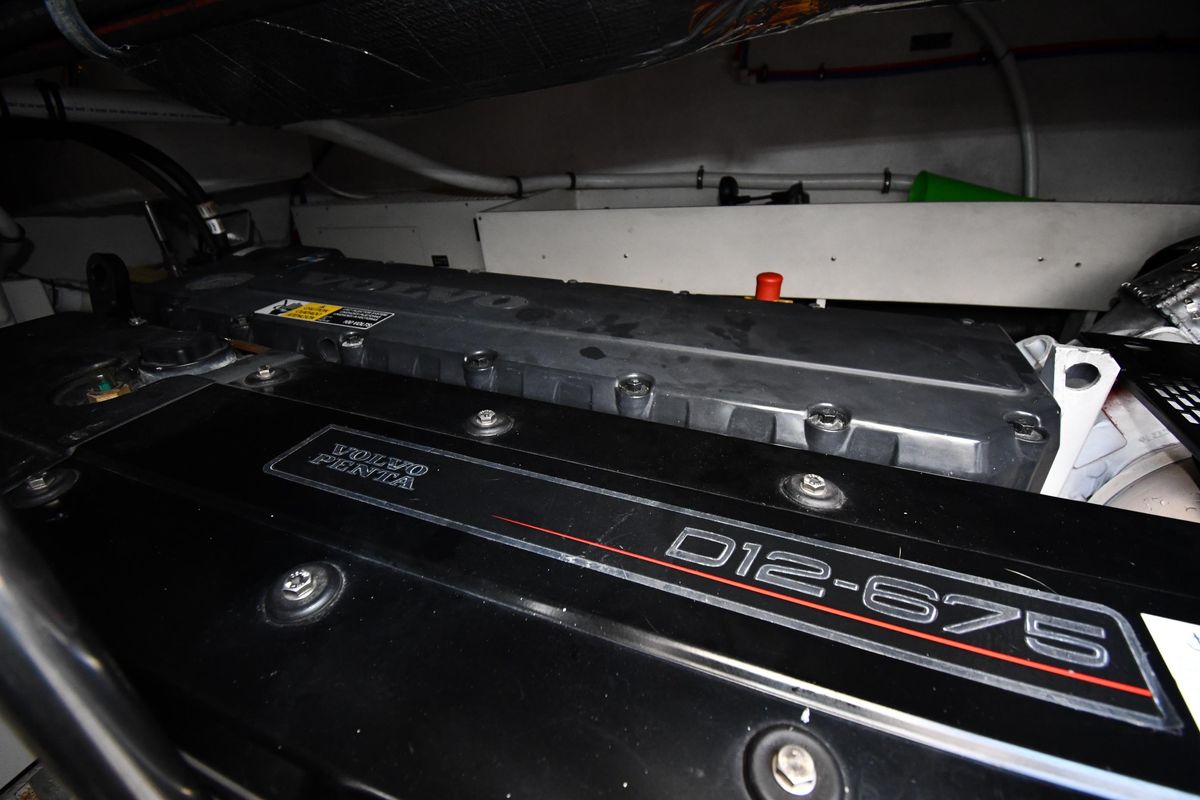 2005 Cruisers Yachts 50 