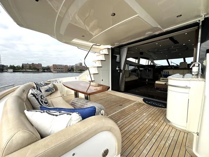  Yacht Photos Pics 2016 Sea Ray L650 Fly