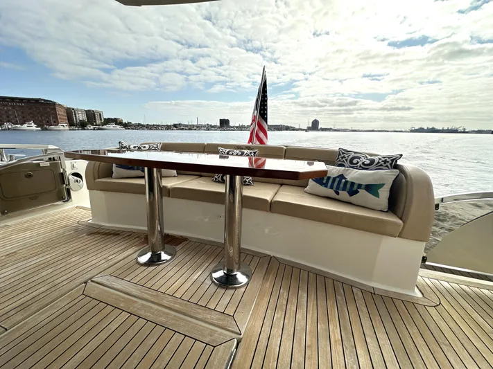  Yacht Photos Pics 2016 Sea Ray L650 Fly