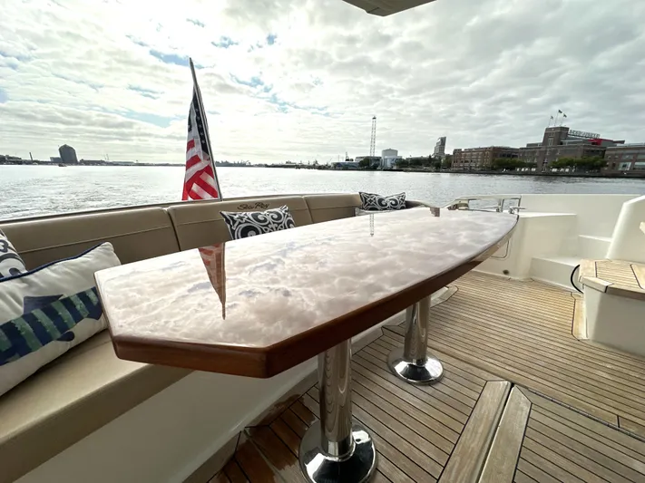  Yacht Photos Pics 2016 Sea Ray L650 Fly