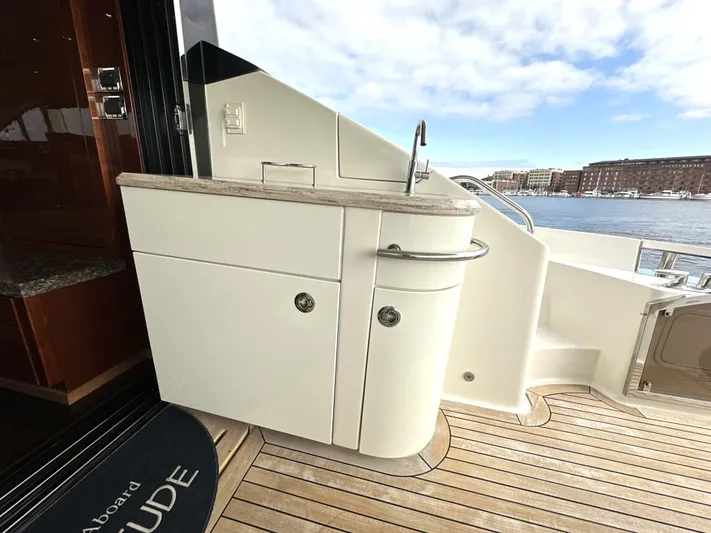  Yacht Photos Pics 2016 Sea Ray L650 Fly