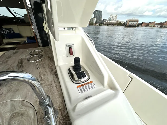  Yacht Photos Pics 2016 Sea Ray L650 Fly