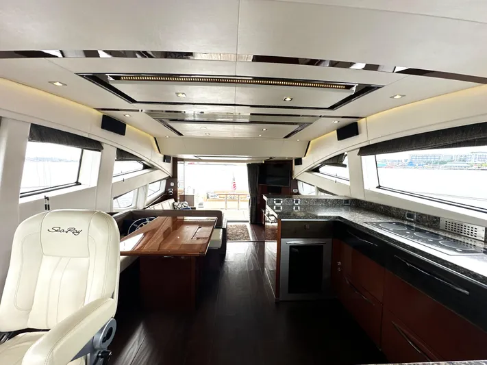  Yacht Photos Pics 2016 Sea Ray L650 Fly