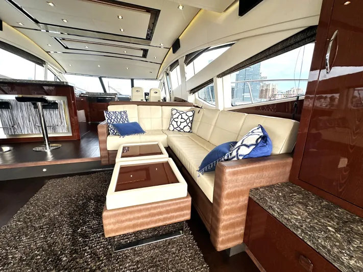  Yacht Photos Pics 2016 Sea Ray L650 Fly
