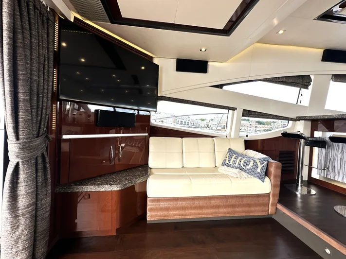  Yacht Photos Pics 2016 Sea Ray L650 Fly