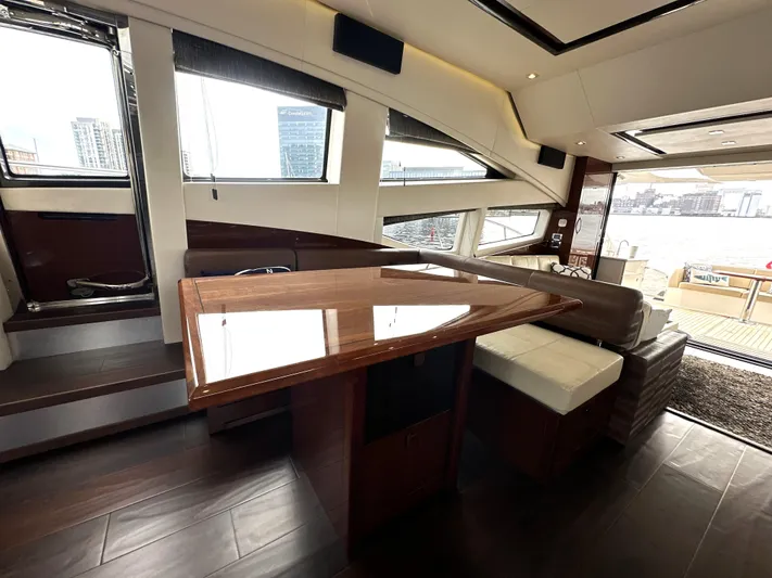  Yacht Photos Pics 2016 Sea Ray L650 Fly