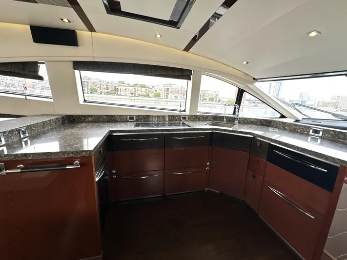  Yacht Photos Pics 2016 Sea Ray L650 Fly